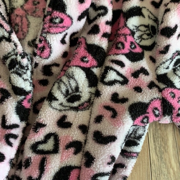 Disney Minnie Mouse Robe - Picture 2 of 2